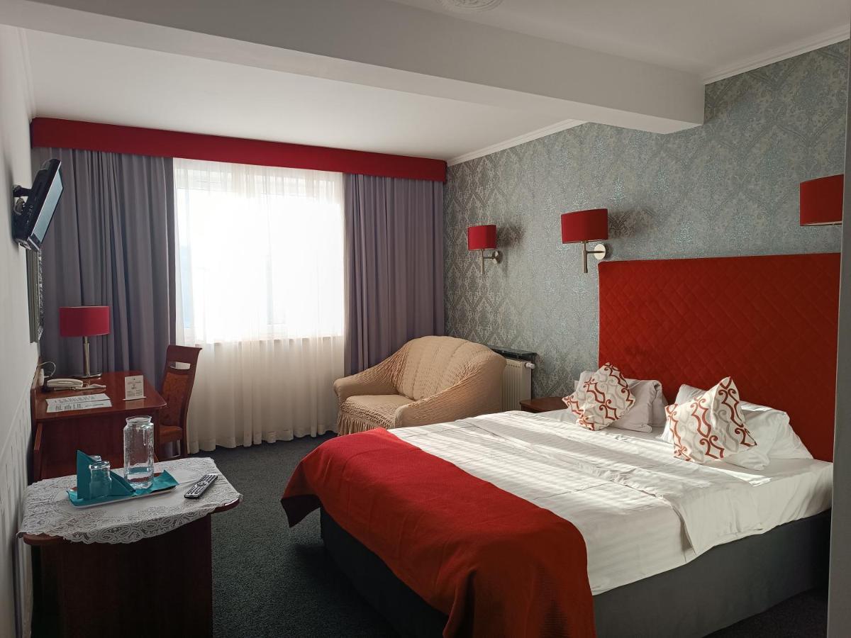 Amigo Hotel Sulejowek Ngoại thất bức ảnh