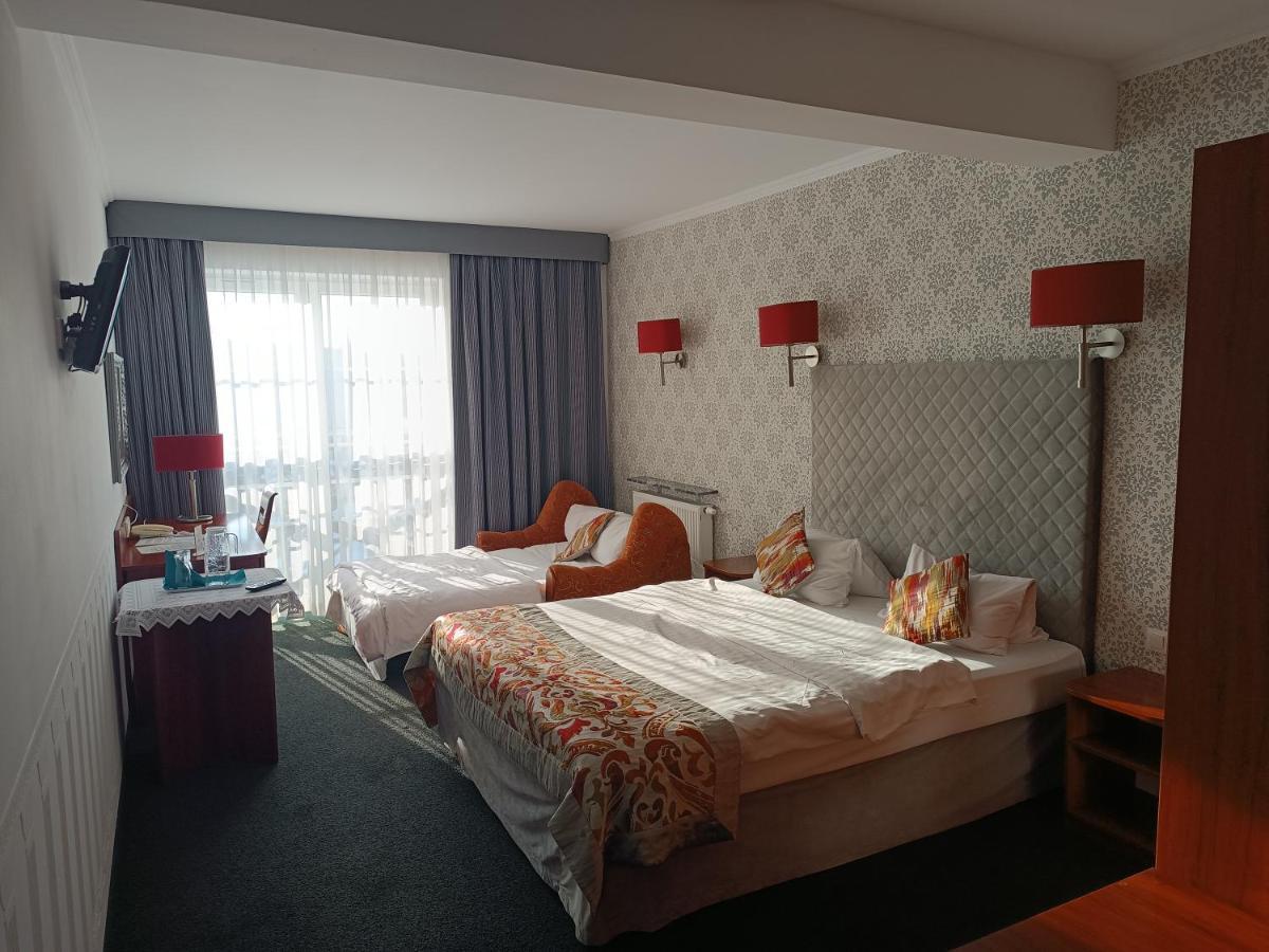 Amigo Hotel Sulejowek Ngoại thất bức ảnh