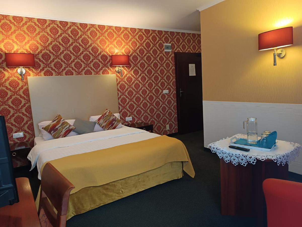 Amigo Hotel Sulejowek Ngoại thất bức ảnh