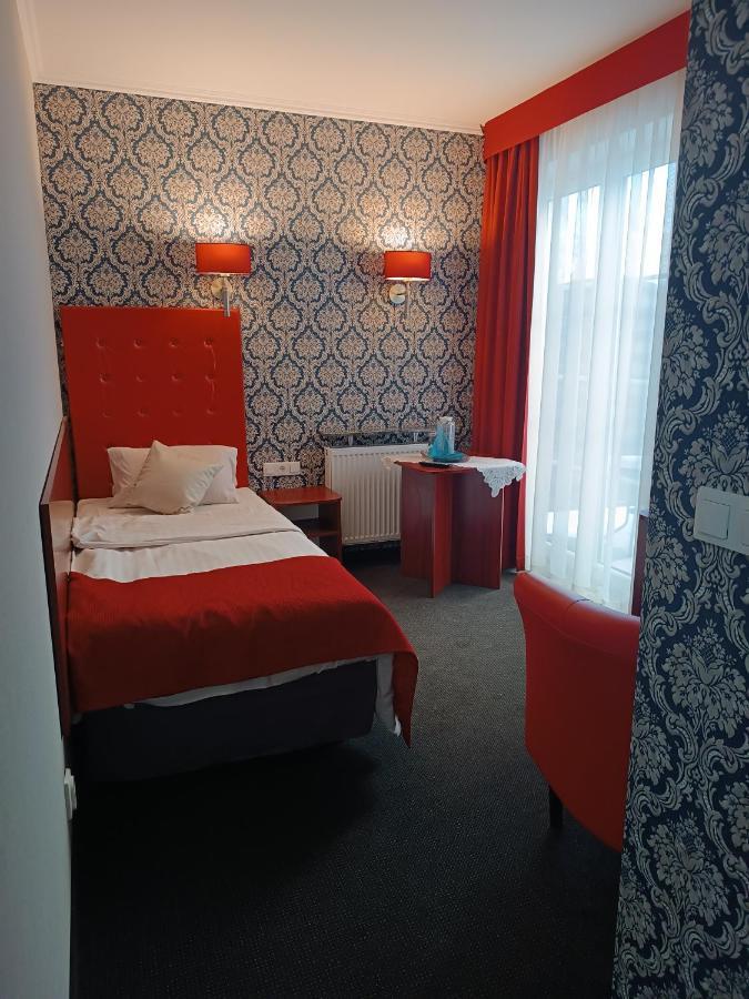 Amigo Hotel Sulejowek Ngoại thất bức ảnh