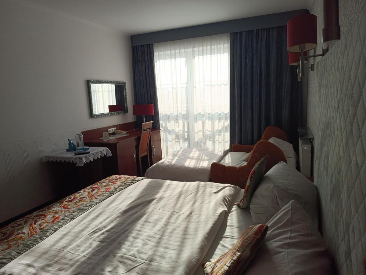 Amigo Hotel Sulejowek Ngoại thất bức ảnh