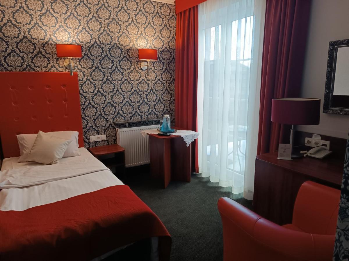 Amigo Hotel Sulejowek Ngoại thất bức ảnh