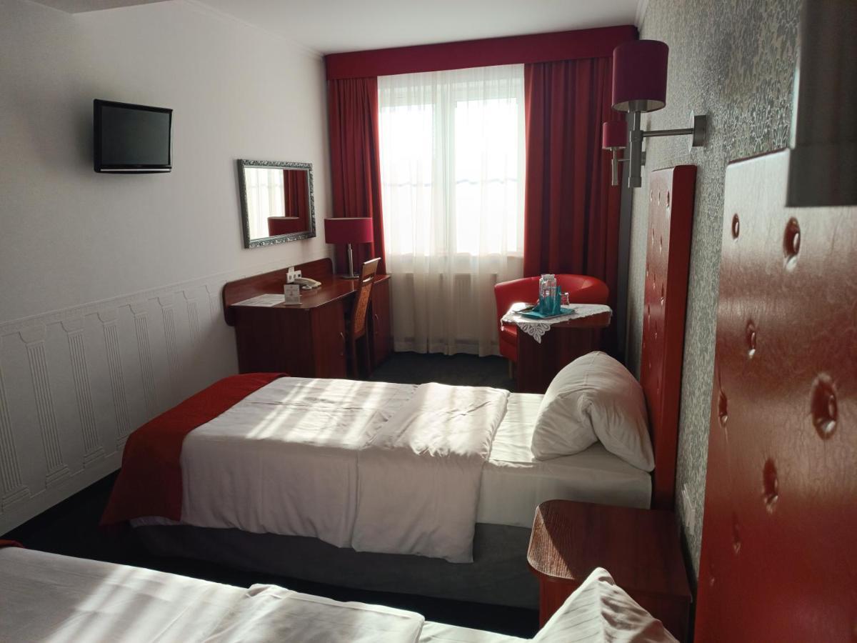 Amigo Hotel Sulejowek Ngoại thất bức ảnh