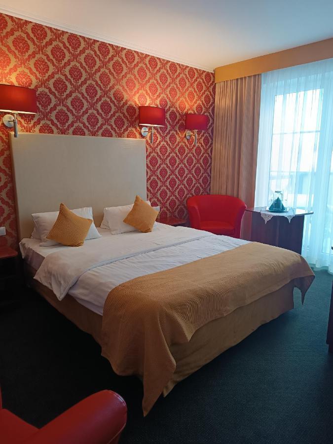 Amigo Hotel Sulejowek Ngoại thất bức ảnh