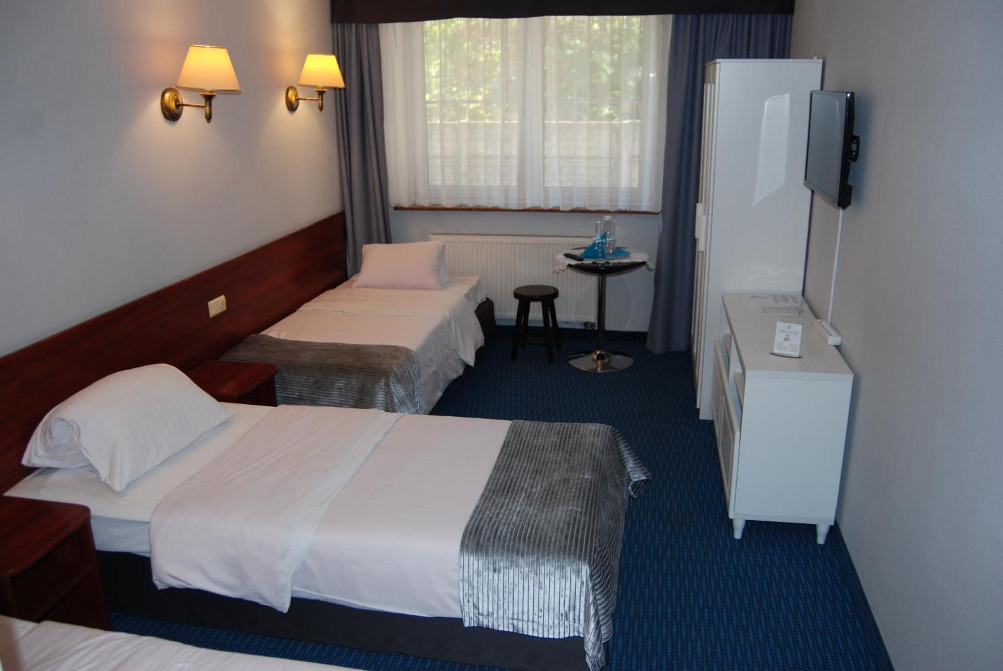 Amigo Hotel Sulejowek Ngoại thất bức ảnh