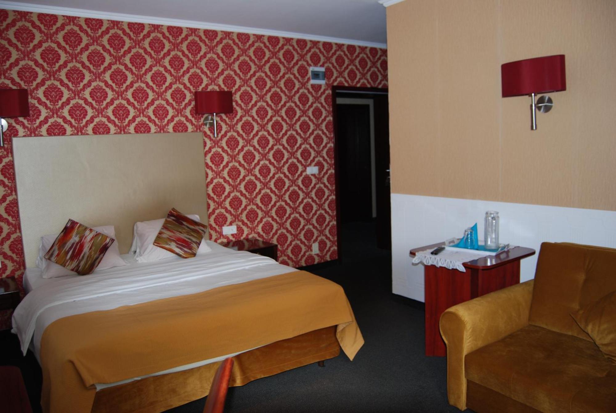 Amigo Hotel Sulejowek Ngoại thất bức ảnh