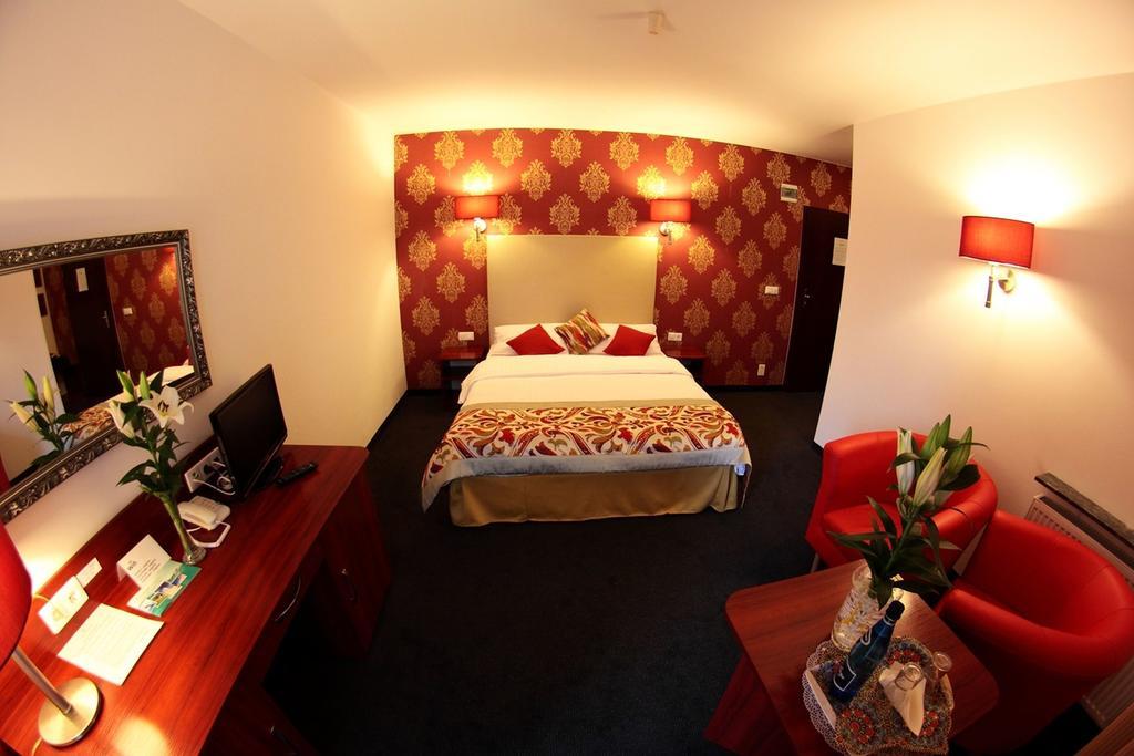 Amigo Hotel Sulejowek Ngoại thất bức ảnh