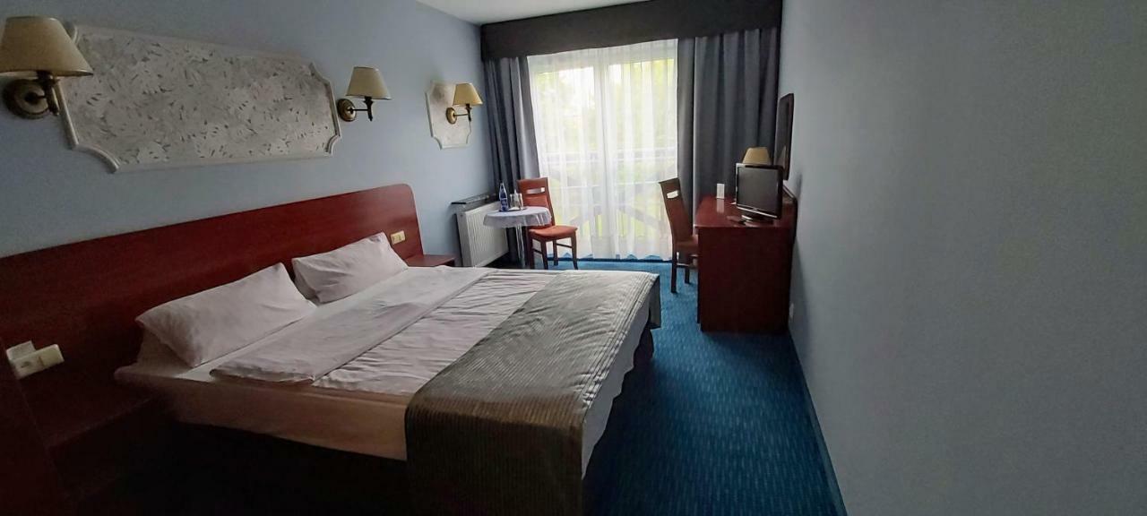Amigo Hotel Sulejowek Ngoại thất bức ảnh