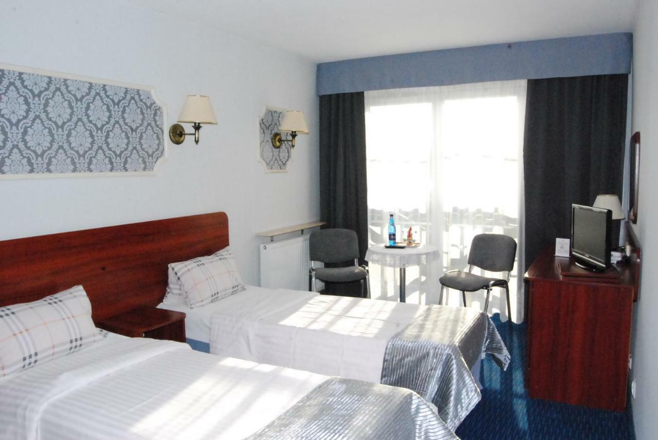 Amigo Hotel Sulejowek Ngoại thất bức ảnh