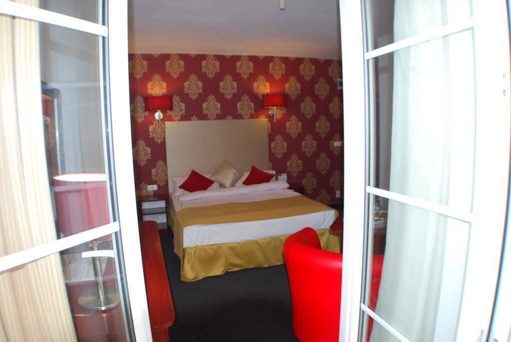 Amigo Hotel Sulejowek Ngoại thất bức ảnh